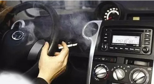 车内吸烟